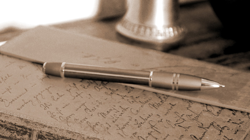 Trauerreden schreiben - Stift auf schönem Kondolenzbuch